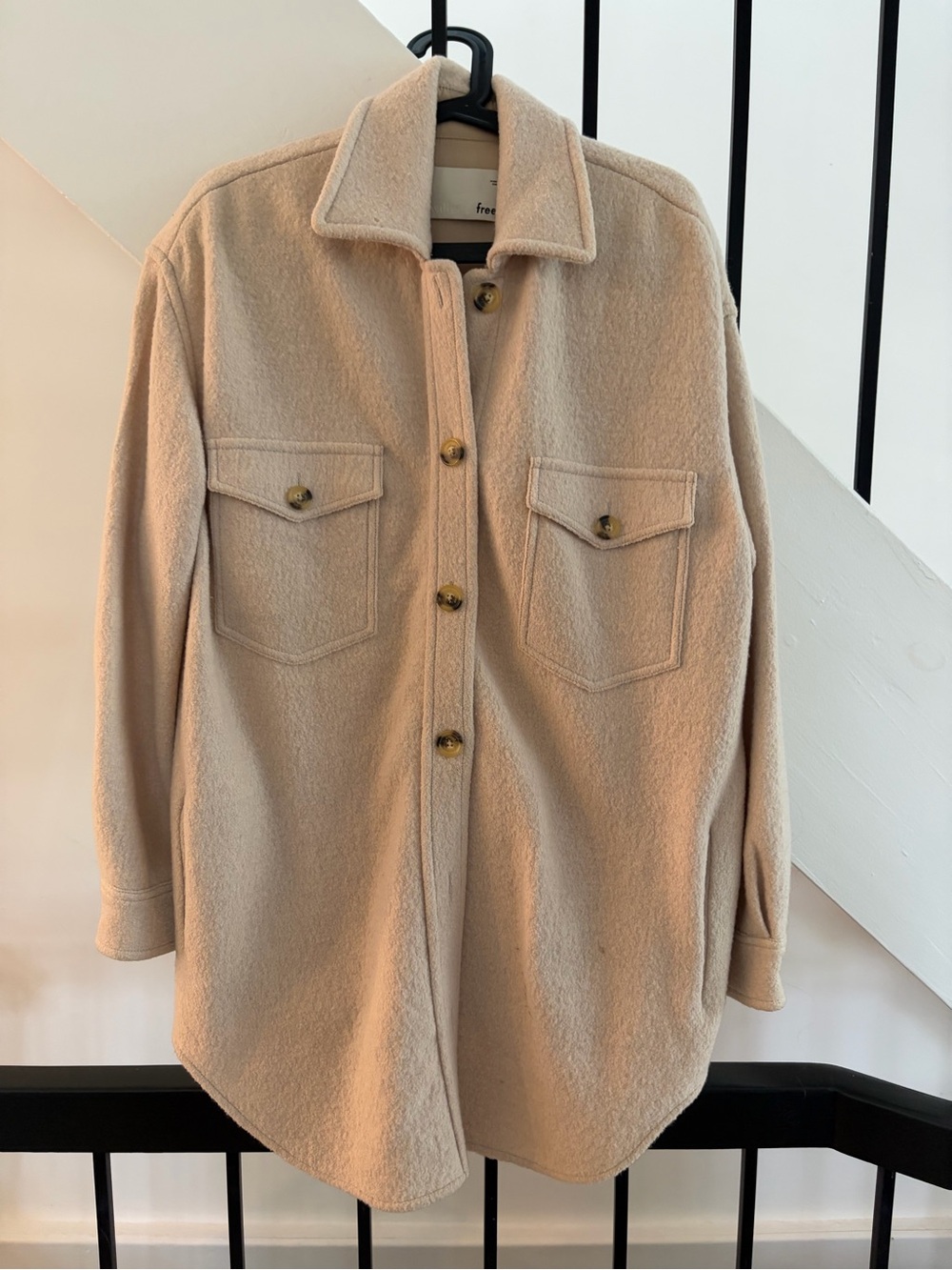 100% Merino Wool Aritzia “Ganna” Shacket Cream Size M